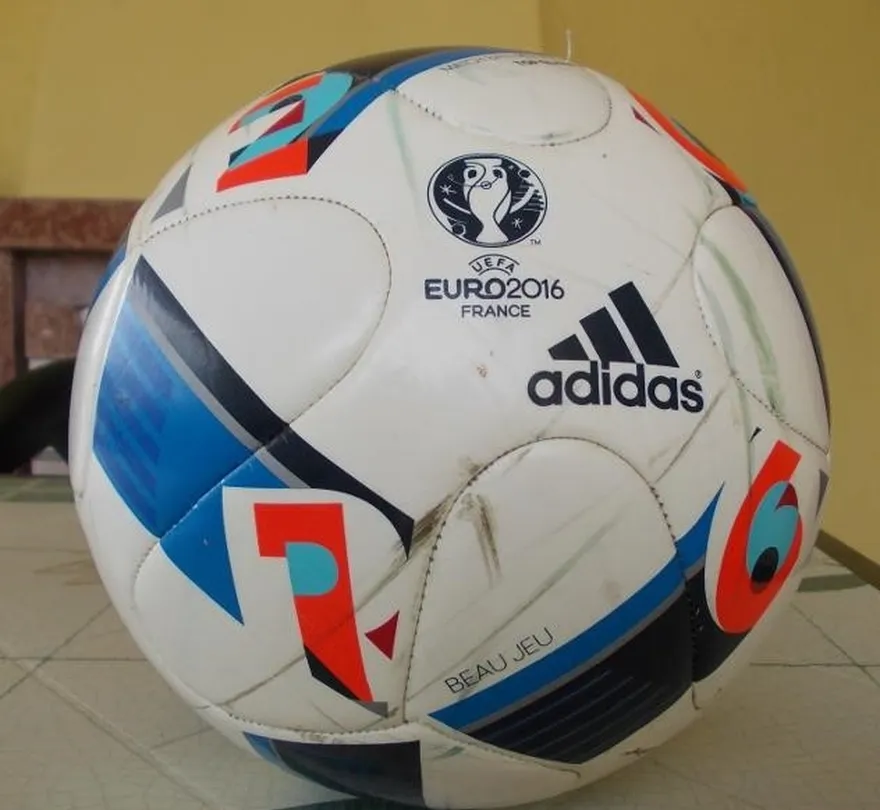 Comment réparer un ballon de football