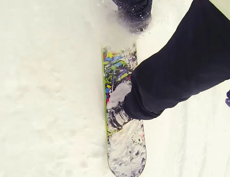 Comment monter des fixations sur un snowboard