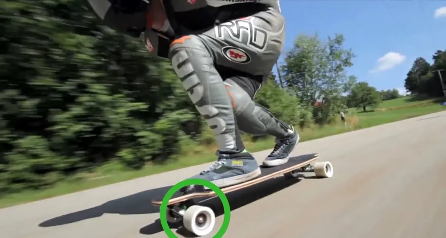 Comment faire de la descente en skateboard ?