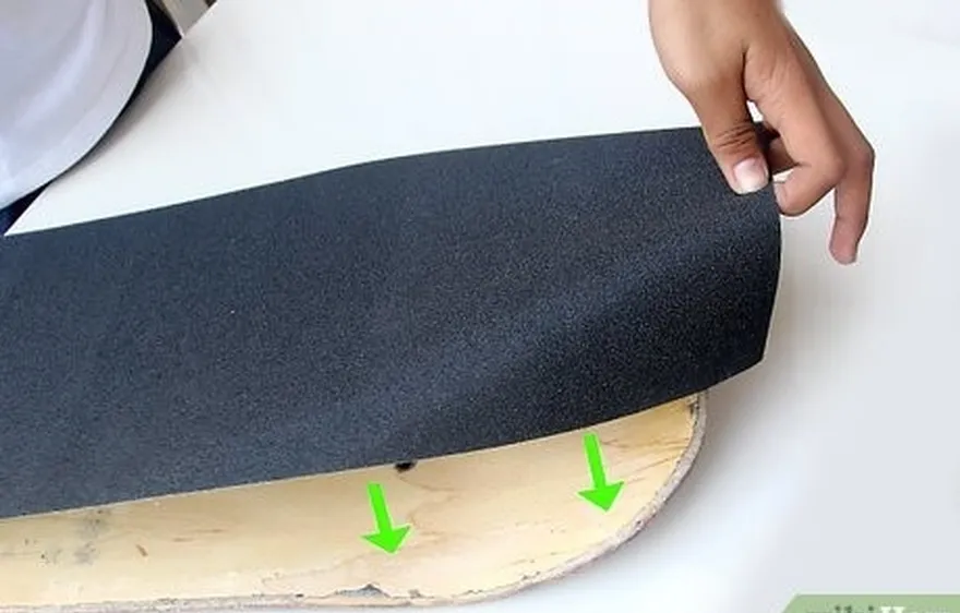 étape 3 placez votre grip tape sur votre deck.