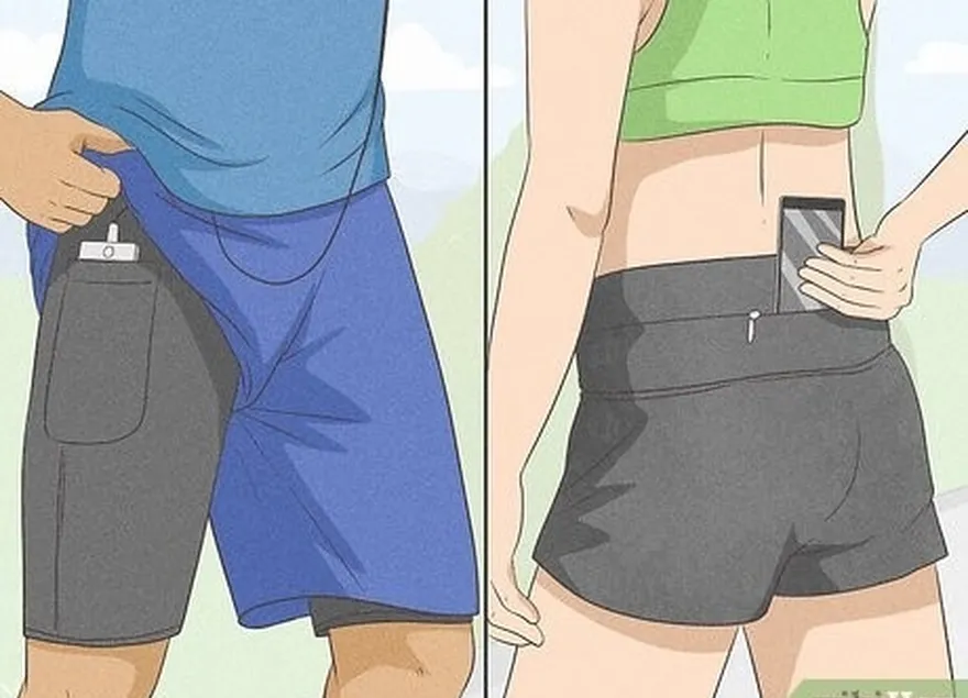 si vous're lucky enough to find running shorts with a pocket, that is.