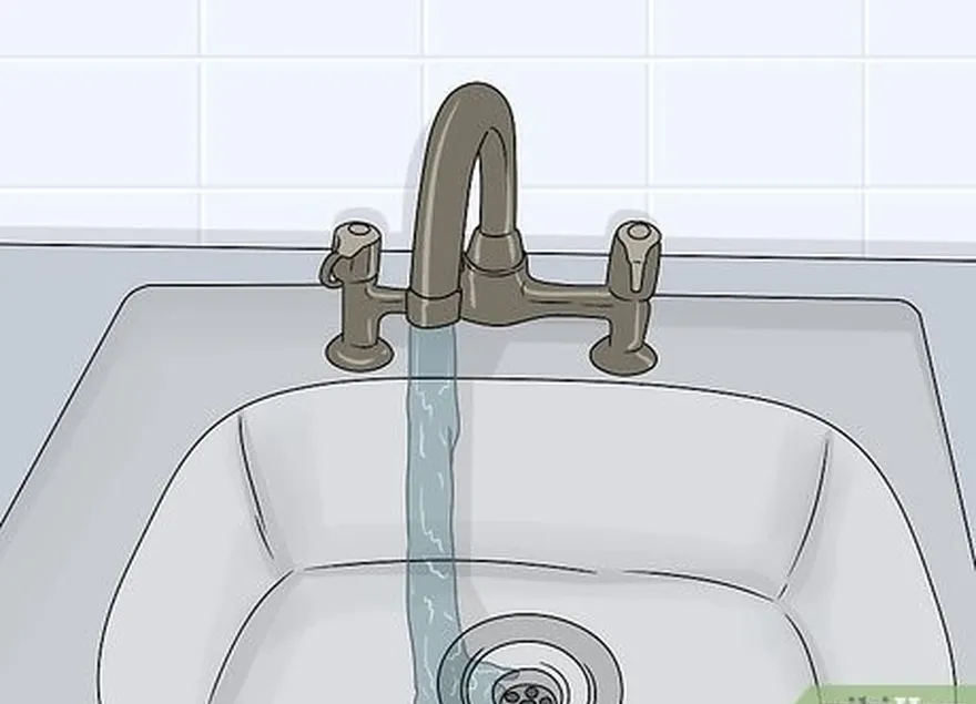 étape 3 ouvrez un robinet d'eau chaude à l'intérieur de votre véhicule récréatif jusqu'à ce que l'eau soit claire.