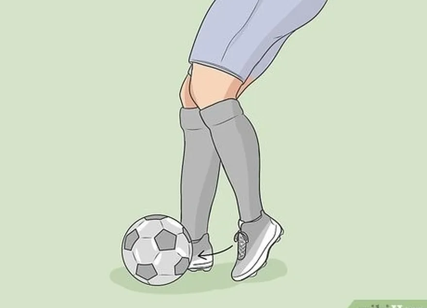 étape 4 balancez votre jambe d'un côté à l'autre et vers l'extérieur pour frapper le ballon avec l'intérieur de votre pied.