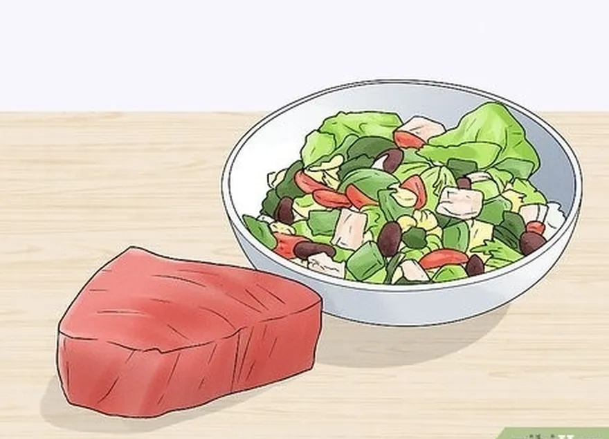 étape 2 mélangez du thon à une salade pour un déjeuner sain.