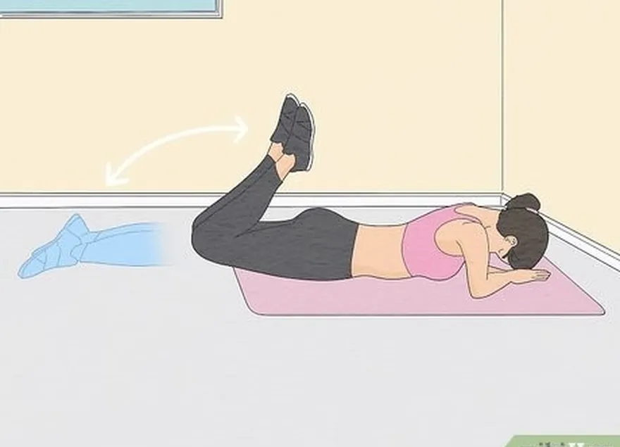 étape 3 enroulez vos ischio-jambiers pour un exercice dynamique qui amincit les cuisses.