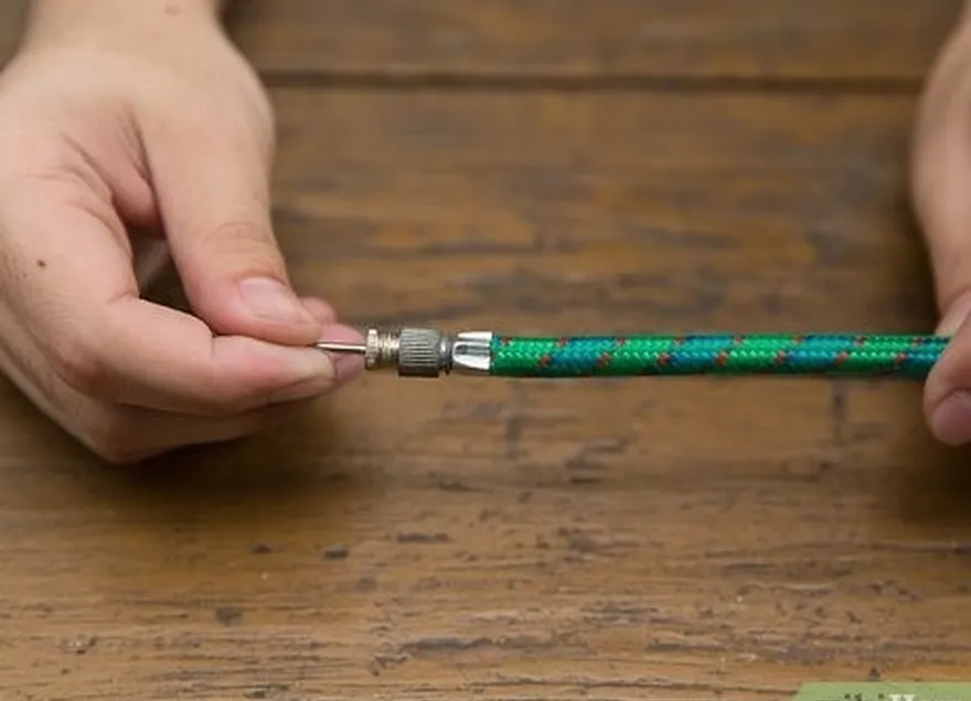 étape 1 fixer l'aiguille de la pompe à ballon dans la pompe à air.