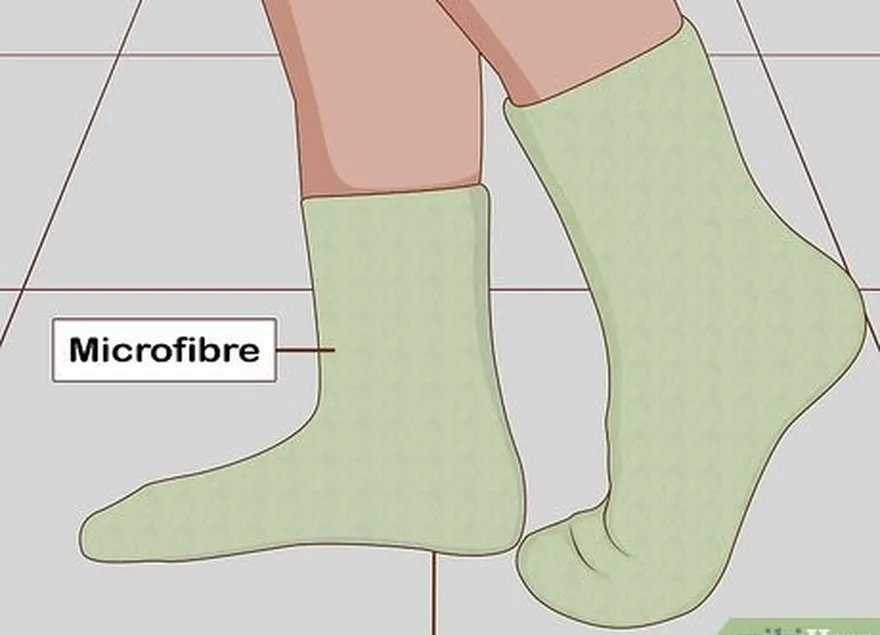 étape 2 : enfilez des chaussettes ou des collants en microfibres.