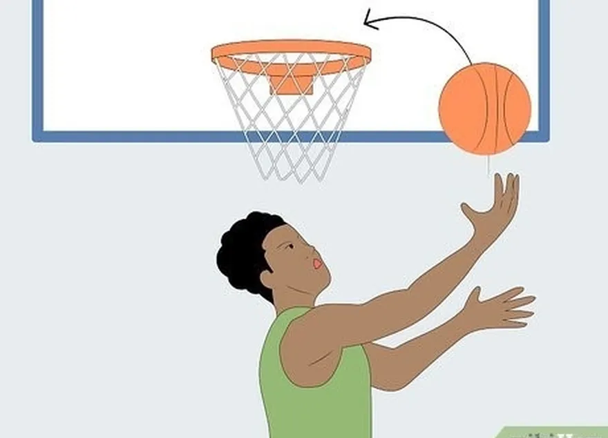 étape 4 passer sous le panier pour un layup inversé si vous êtes un joueur de base.'re pinned on the baseline.