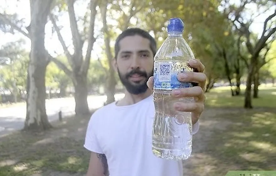 étape 5 : buvez de l'eau à petites gorgées.