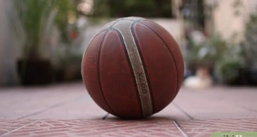 étape 1 trouvez un vieux ballon de basket.