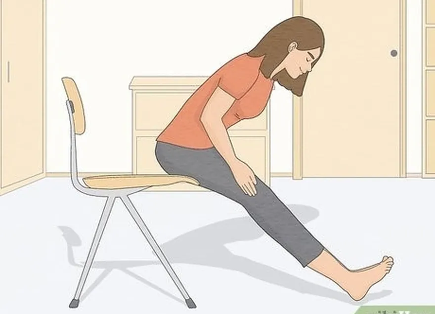 asseyez-vous sur le bord de votre chaise, les jambes tendues devant vous.